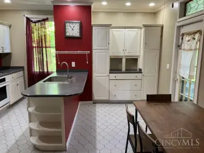 4 Bedroom Apartment 3502 Woodbine Ave