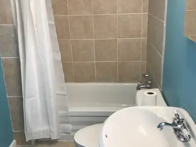 4 Bedroom Apartment 3502 Woodbine Ave