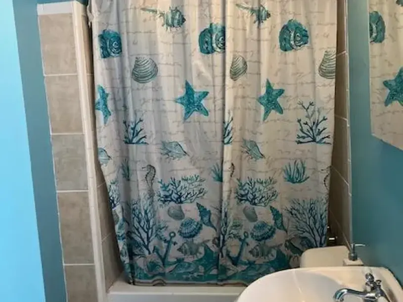 4 Bedroom Apartment 3502 Woodbine Ave-16