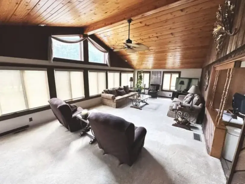 16770 Bridge Rd, Middlefield, OH 44062-2