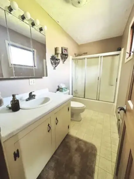 16770 Bridge Rd, Middlefield, OH 44062-17