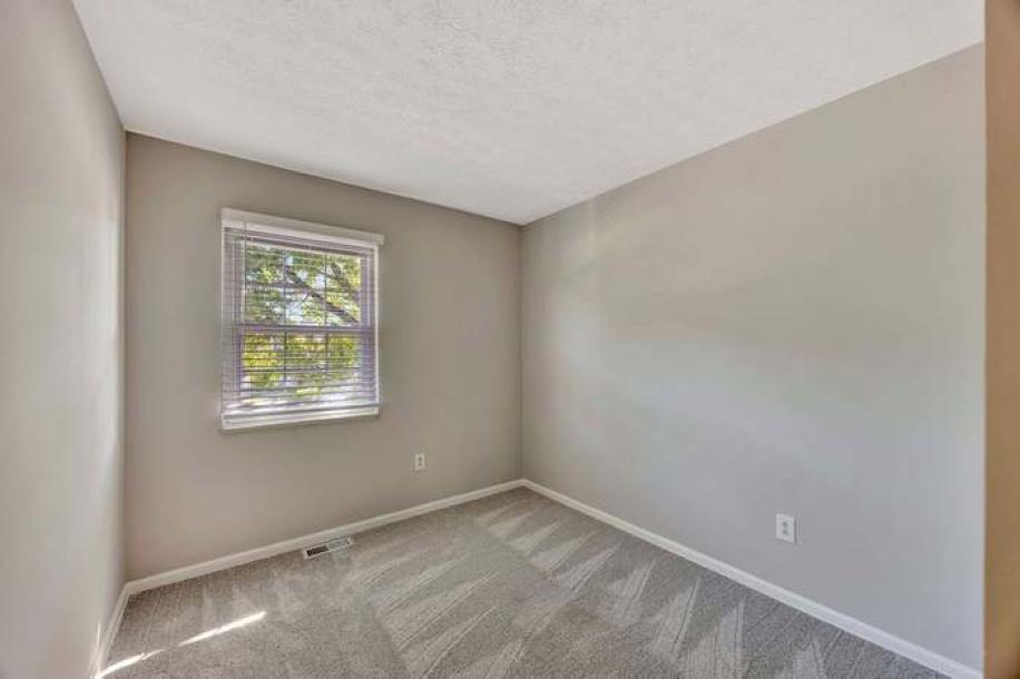 873 Tradewind Dr, Mason, OH 45040-1