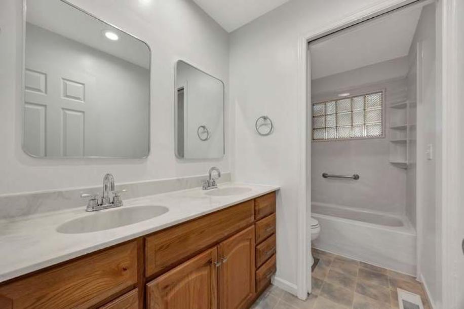 873 Tradewind Dr, Mason, OH 45040-13