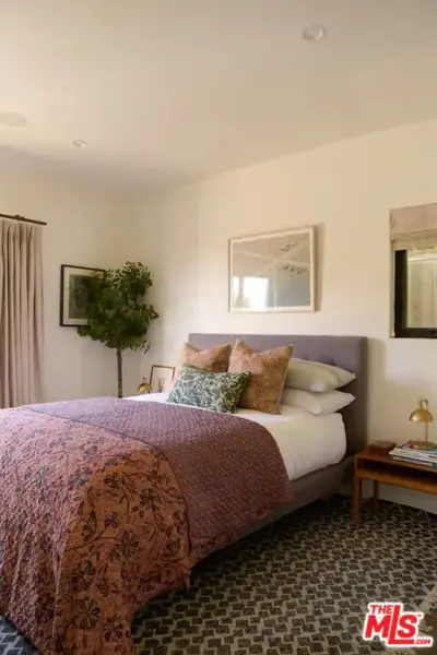 8951 St Ives Dr, West Hollywood, CA 90069