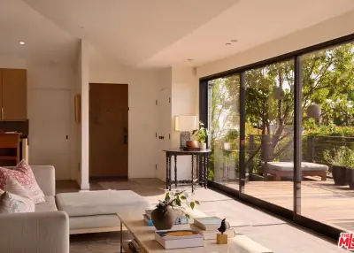 8951 St Ives Dr, West Hollywood, CA 90069