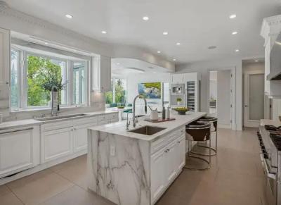 402 Doheny Rd, Beverly Hills, CA 90210