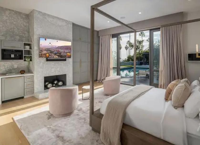 402 Doheny Rd, Beverly Hills, CA 90210-3