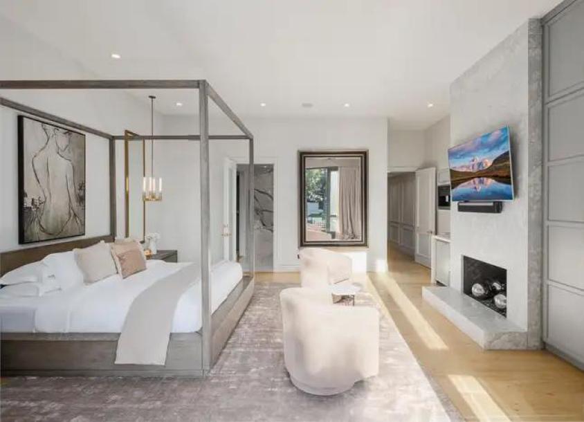 402 Doheny Rd, Beverly Hills, CA 90210-1