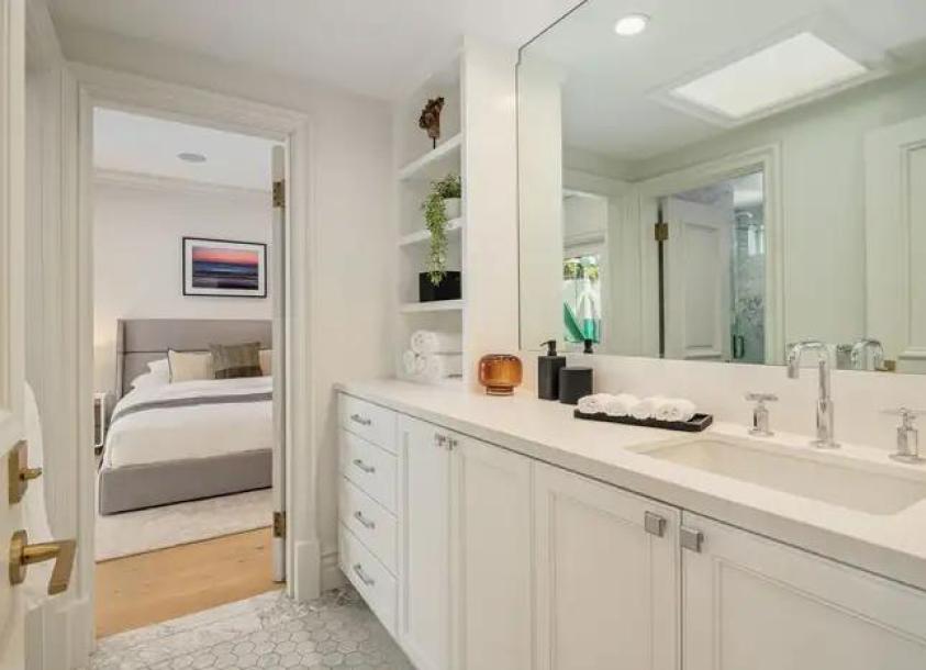 402 Doheny Rd, Beverly Hills, CA 90210-13