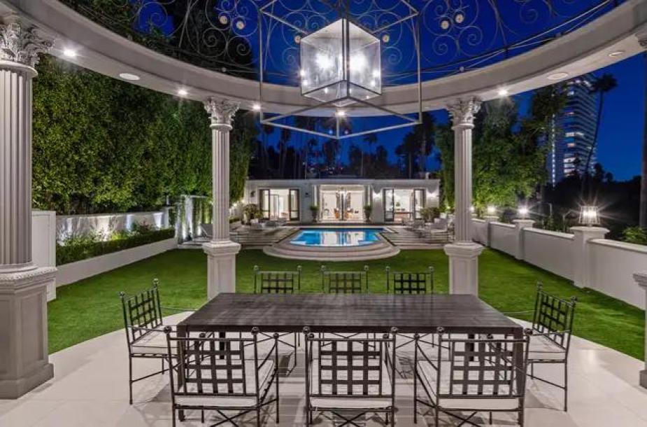 402 Doheny Rd, Beverly Hills, CA 90210-8