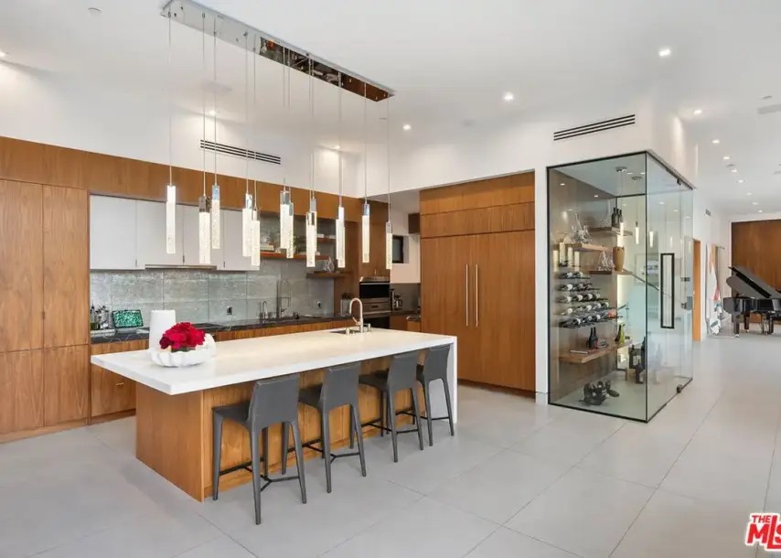 1527 Rising Glen Rd, Los Angeles, CA 90069-9