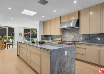 1836 Loma Vista Dr, Beverly Hills, CA 90210