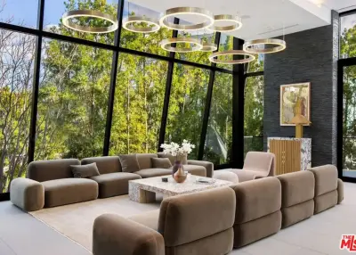 1317 Londonderry Pl, Los Angeles, CA 90069