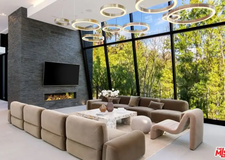 1317 Londonderry Pl, Los Angeles, CA 90069-2