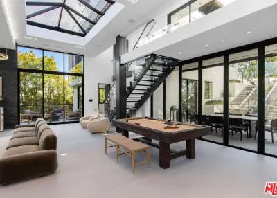 1317 Londonderry Pl, Los Angeles, CA 90069