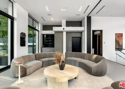 1317 Londonderry Pl, Los Angeles, CA 90069