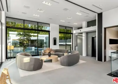 1317 Londonderry Pl, Los Angeles, CA 90069