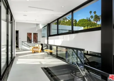 1317 Londonderry Pl, Los Angeles, CA 90069