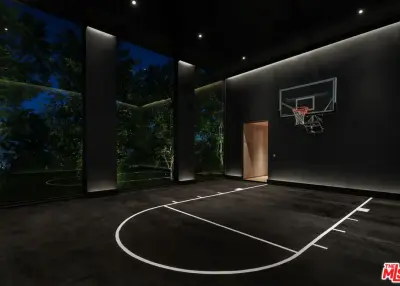 9126 Cordell Dr, Los Angeles, CA 90069