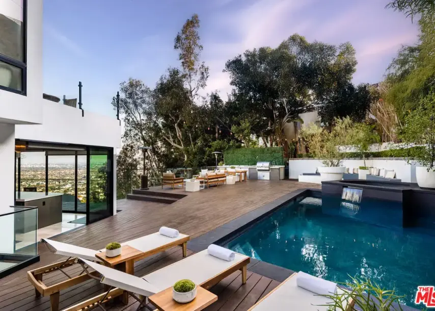 8650 Franklin Ave, Los Angeles, CA 90069-2