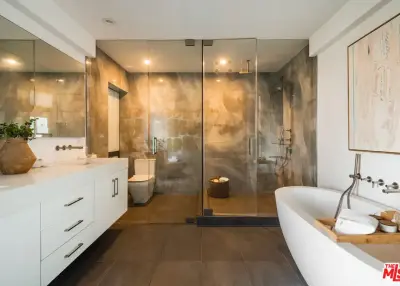 8650 Franklin Ave, Los Angeles, CA 90069