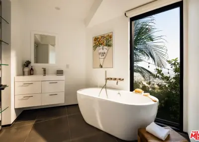 8650 Franklin Ave, Los Angeles, CA 90069