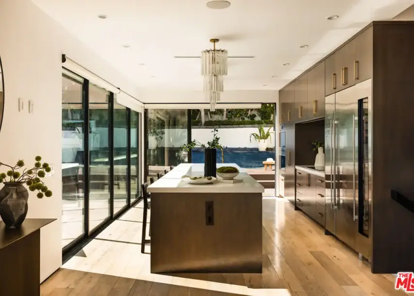 8650 Franklin Ave, Los Angeles, CA 90069-7