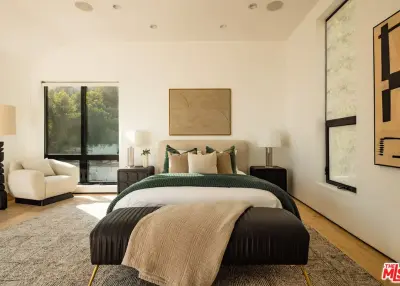 8650 Franklin Ave, Los Angeles, CA 90069