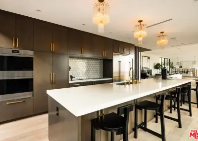 8650 Franklin Ave, Los Angeles, CA 90069